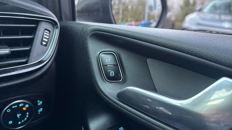 Ford Fiesta 1.1 Zetec 5dr Petrol Hatchback